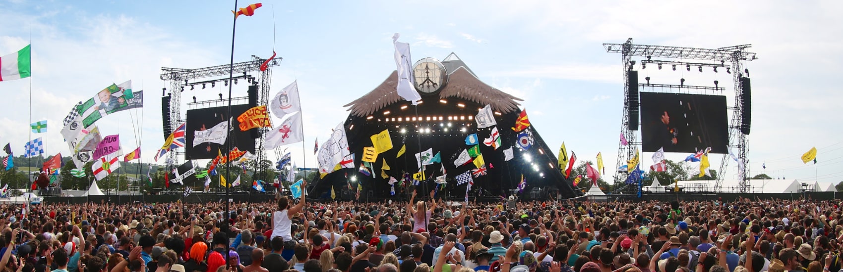 Photo of a crowd of people at Glastonbury in front of the stage