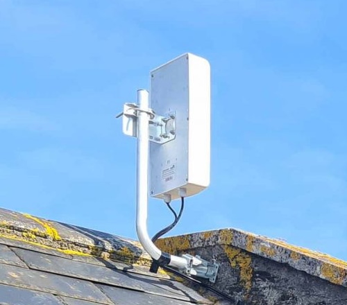 A 4G antenna installed on a roof